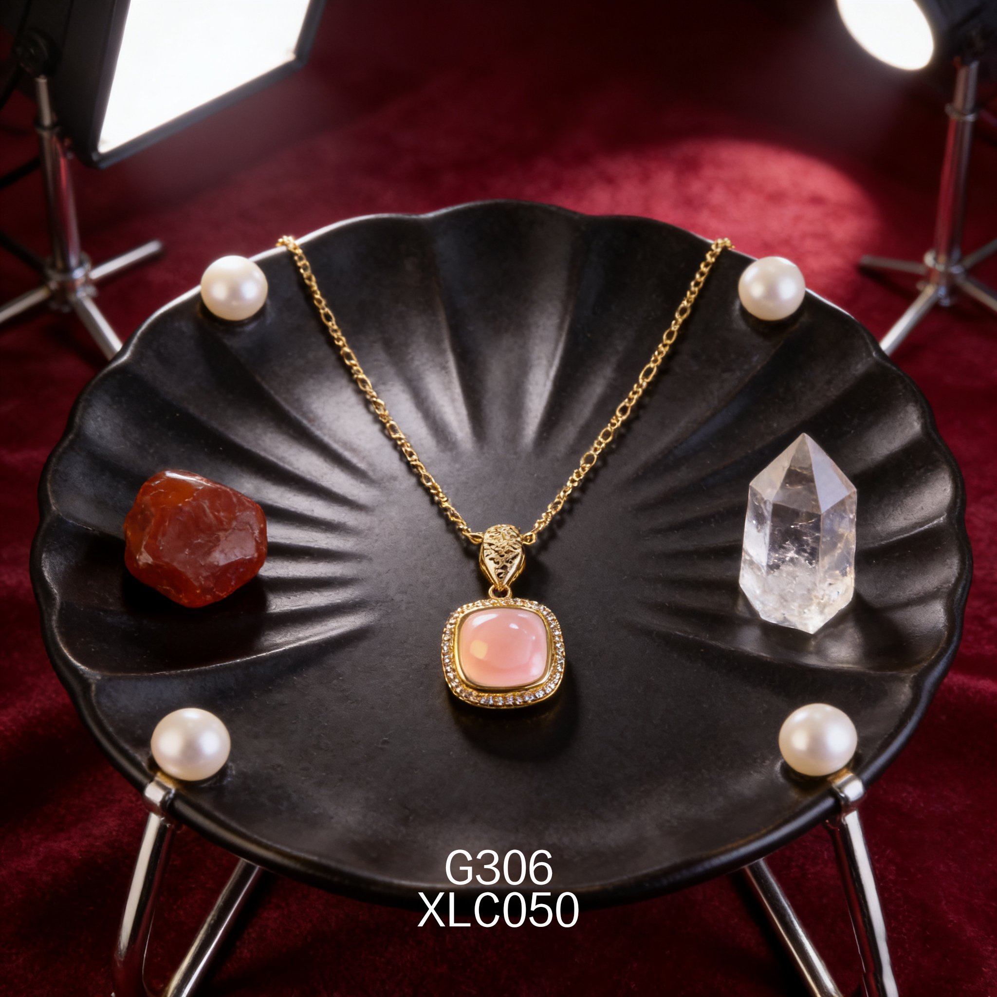 電鍍黃金 11 x 11mm 正方女皇項鍊