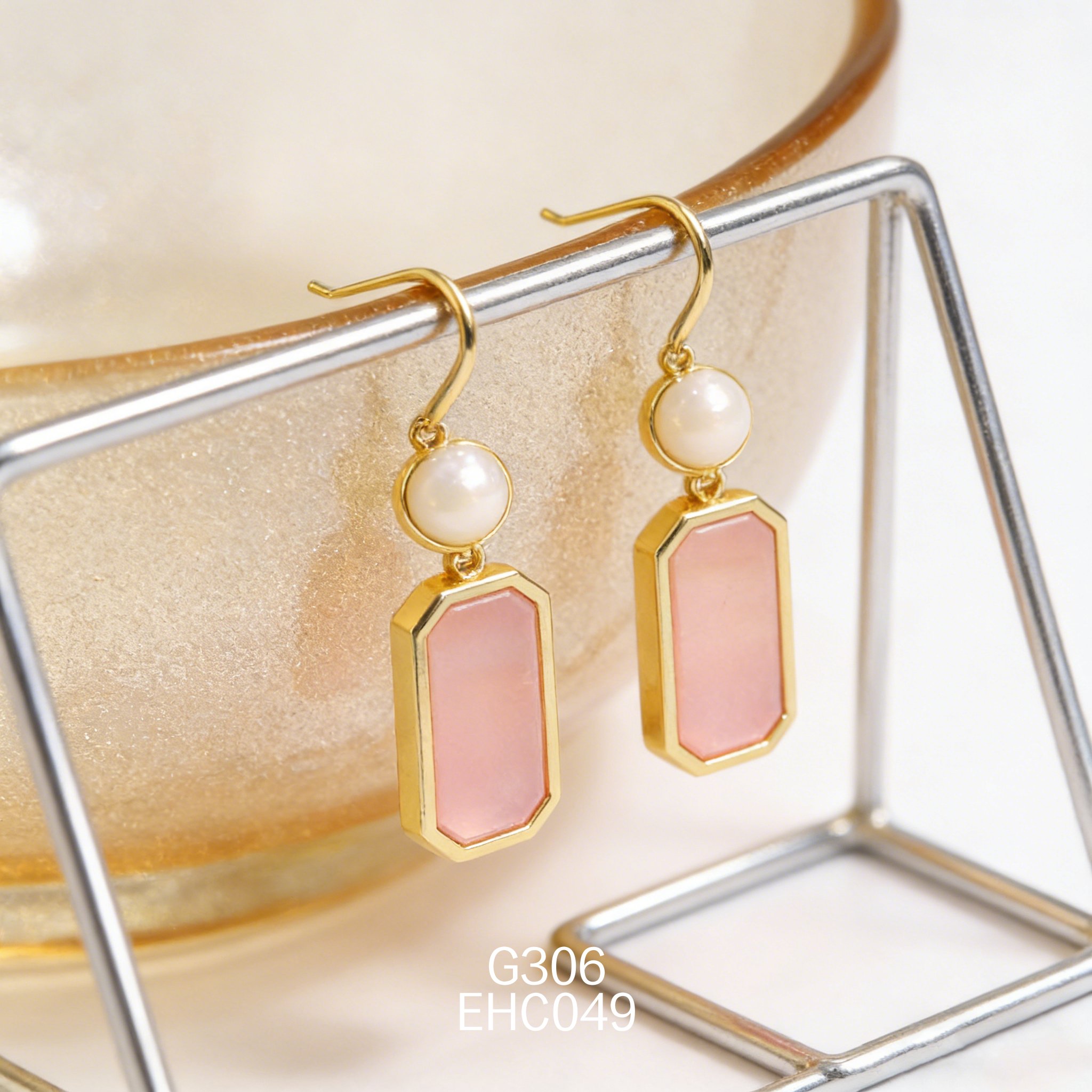 电镀黄金8ｍ白贝 + 10 x 21mm 女皇贝耳环