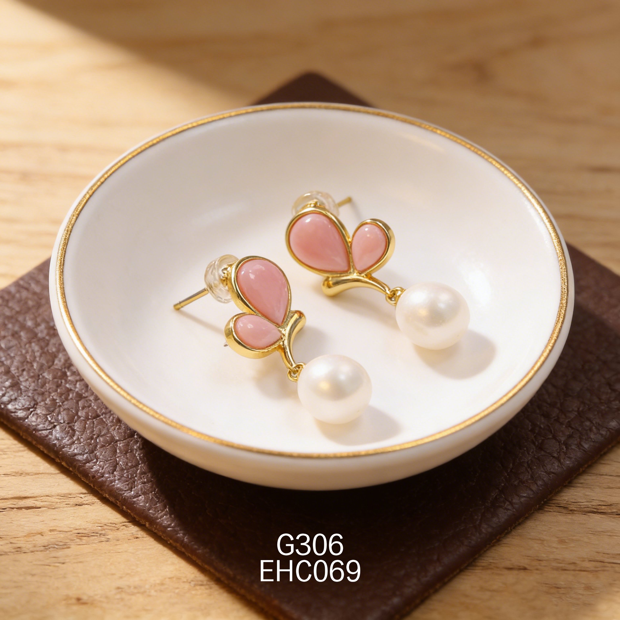 电镀黄金女皇贝珍珠耳环