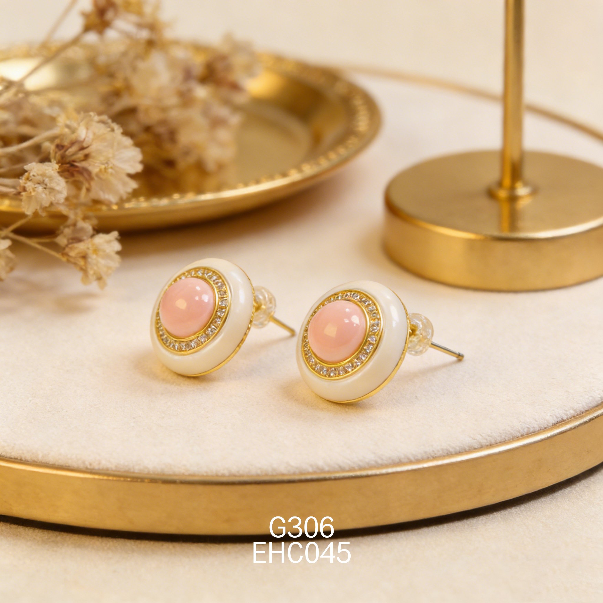 电镀黄金16白贝 + 8mm 女皇贝锆石耳环