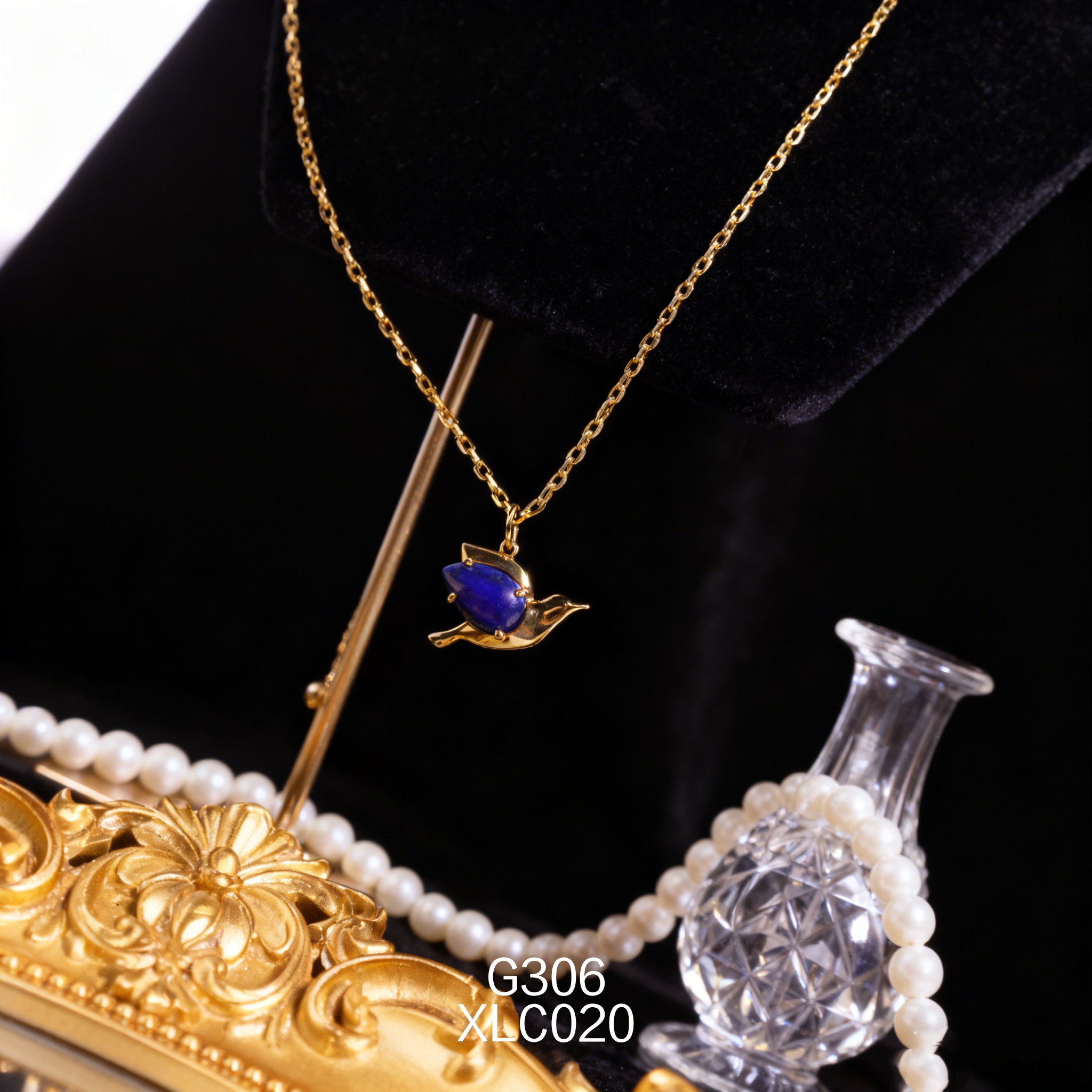 Gold-plated 10 x 15mm Dolphin-shaped Lapis Lazuli Necklace