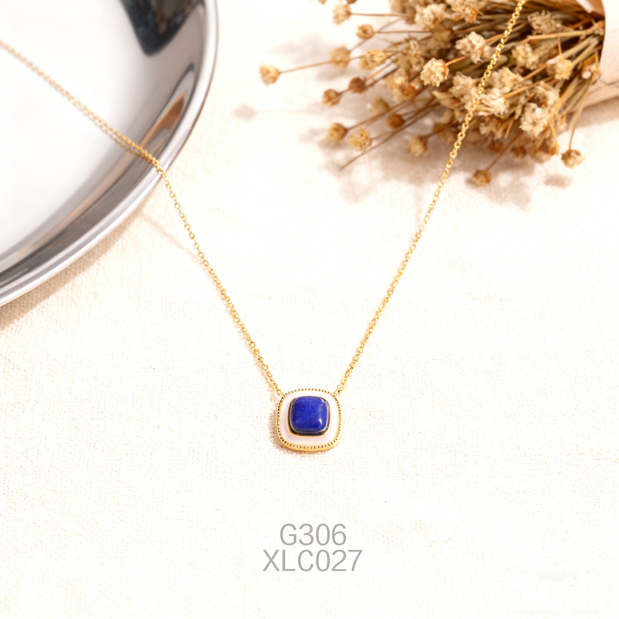 Gold-plated Square Mother of Pearl + 10mm Lapis Lazuli Necklace