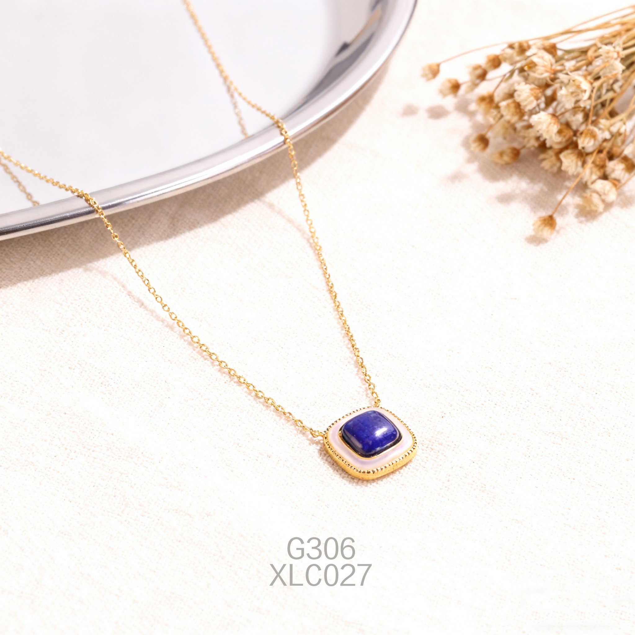 Gold-plated Square Mother of Pearl + 10mm Lapis Lazuli Necklace