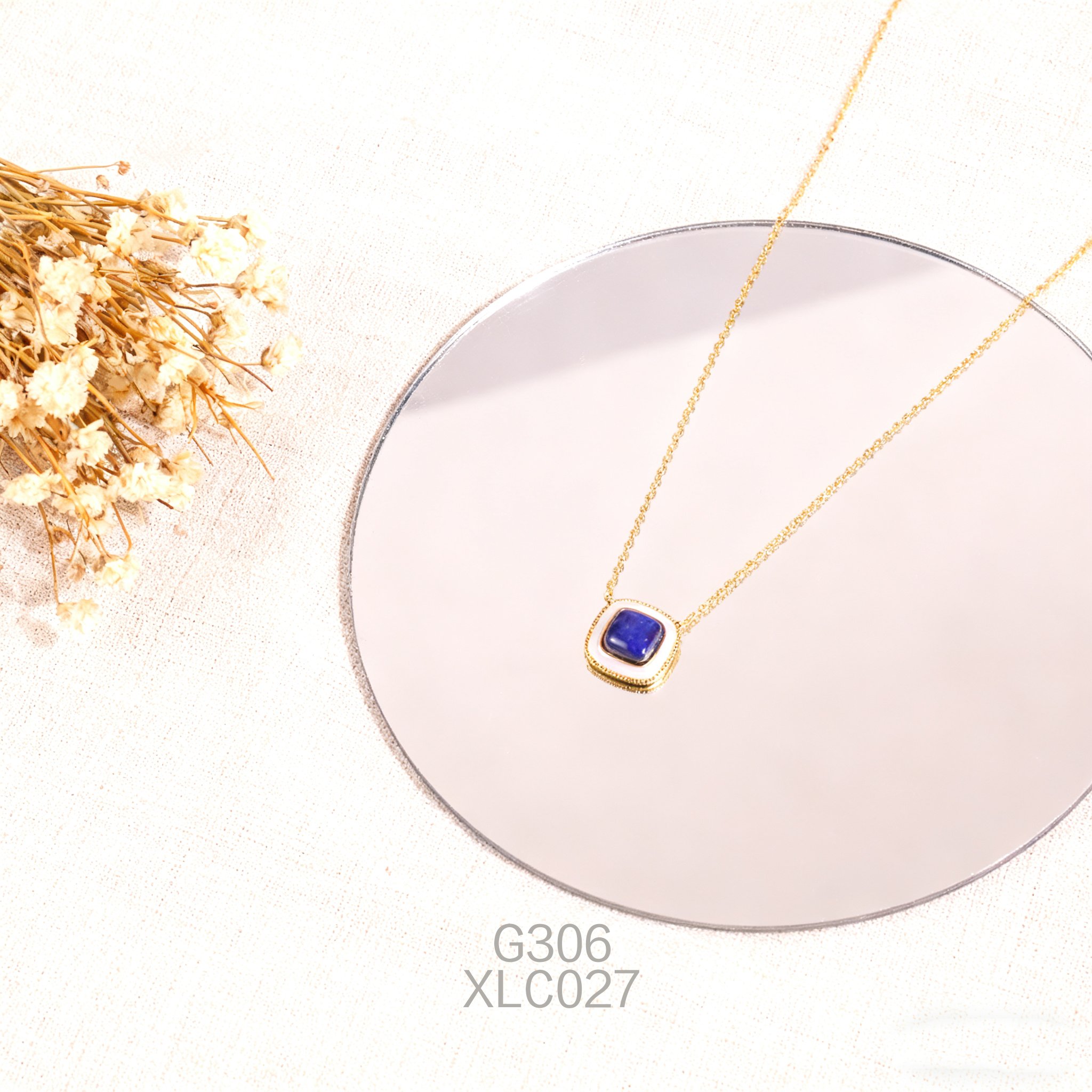 Gold-plated Square Mother of Pearl + 10mm Lapis Lazuli Necklace