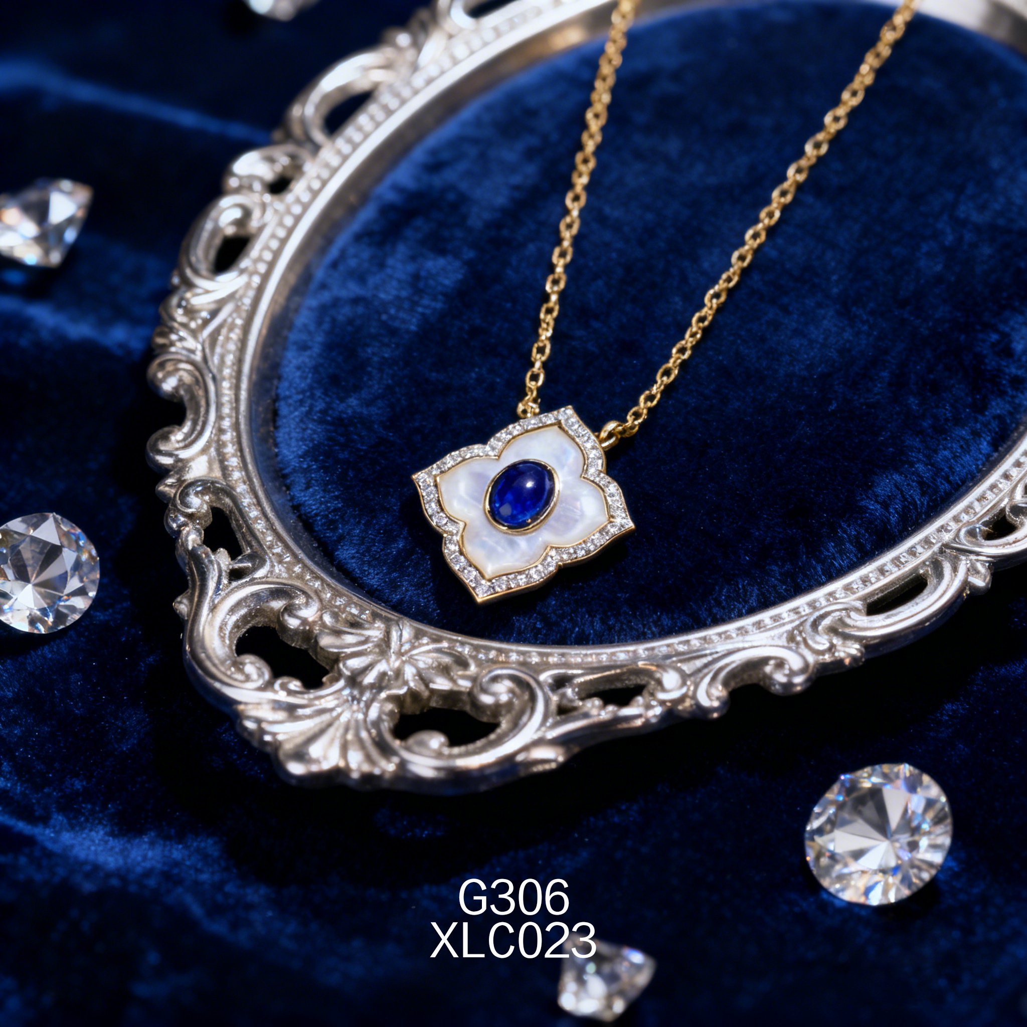 Collana placcata oro con Quadrifoglio Portafortuna in Madreperla e Lapislazzuli