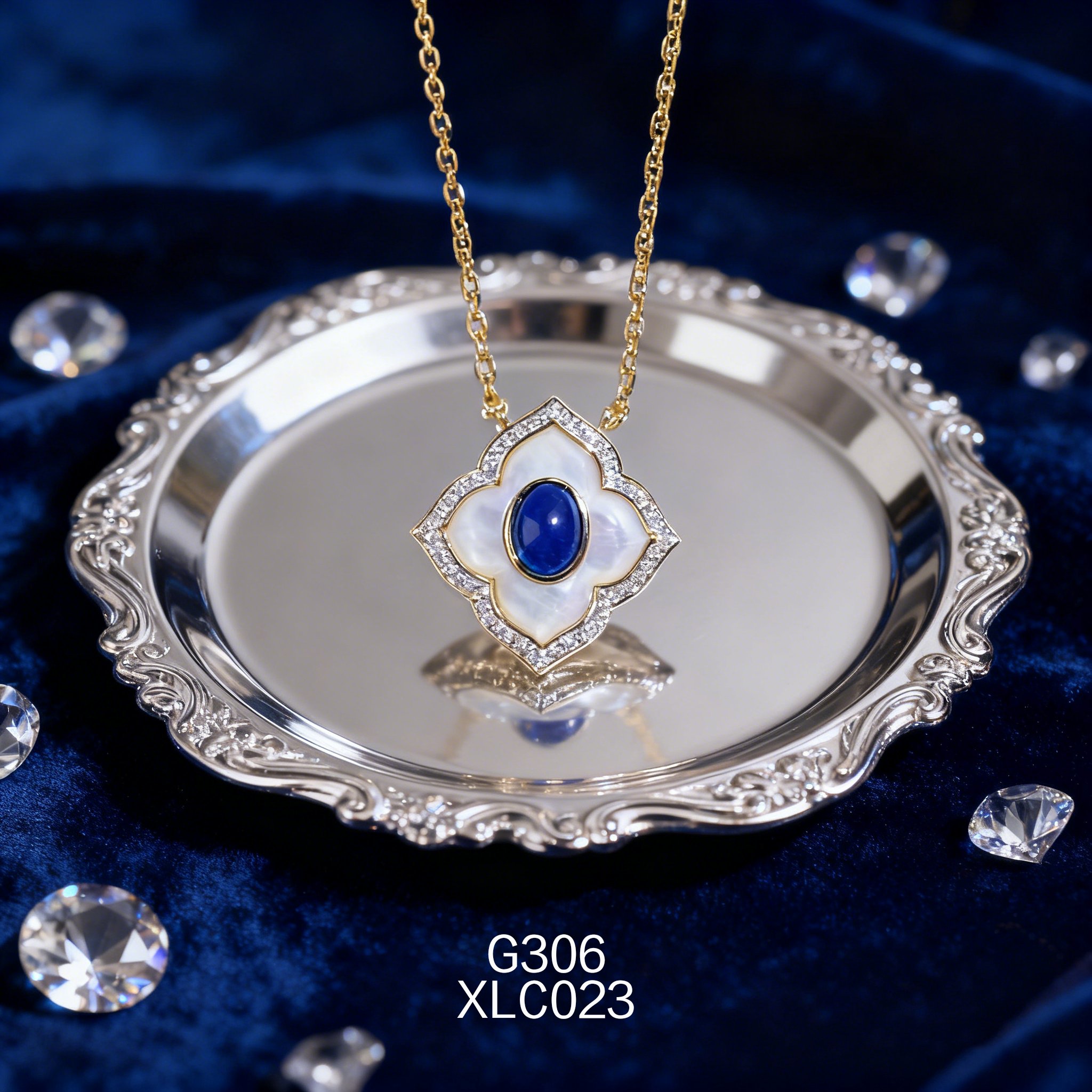 Collana placcata oro con Quadrifoglio Portafortuna in Madreperla e Lapislazzuli