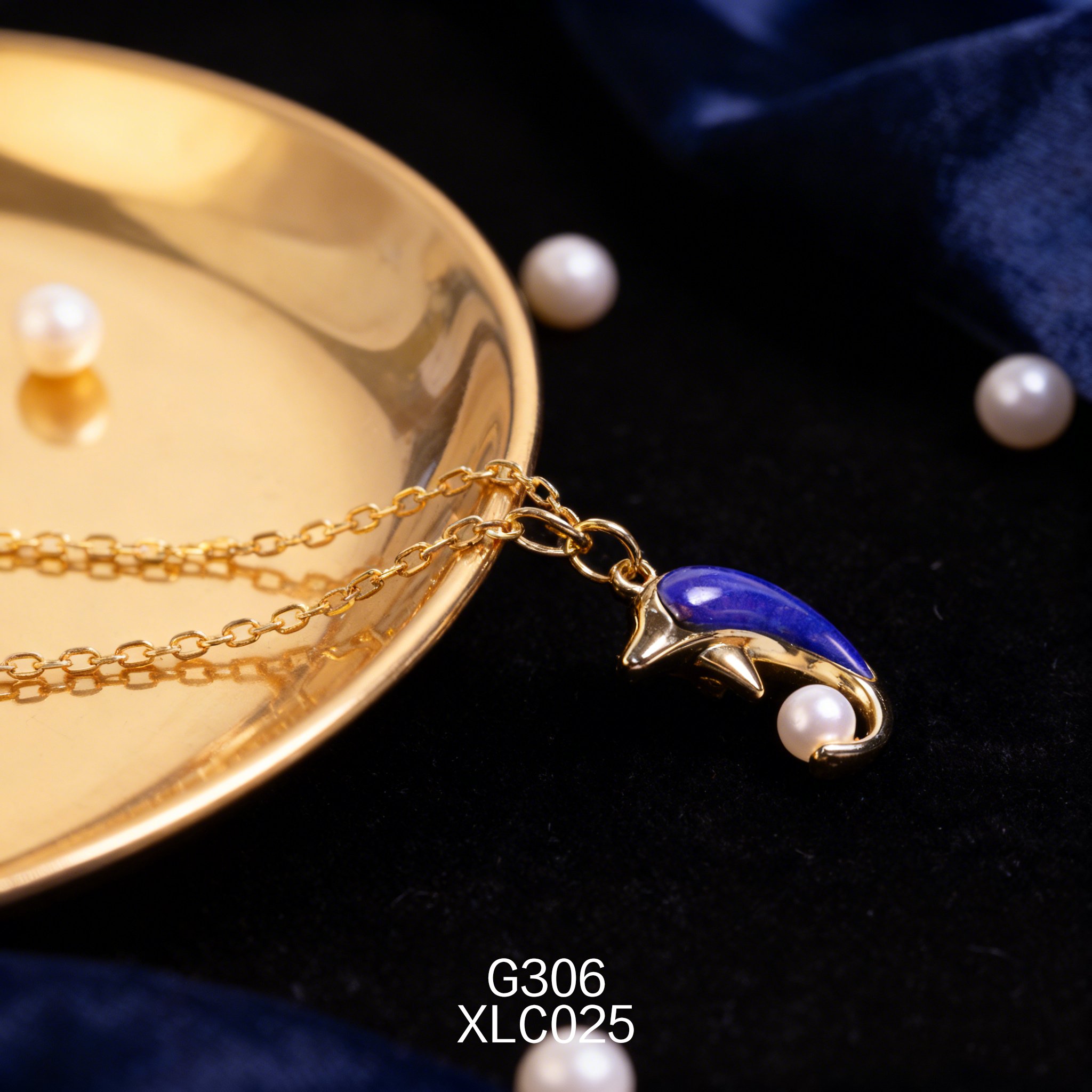 Collana placcata oro con Perla Akoya 50-55mm, Lapislazzuli e Delfino