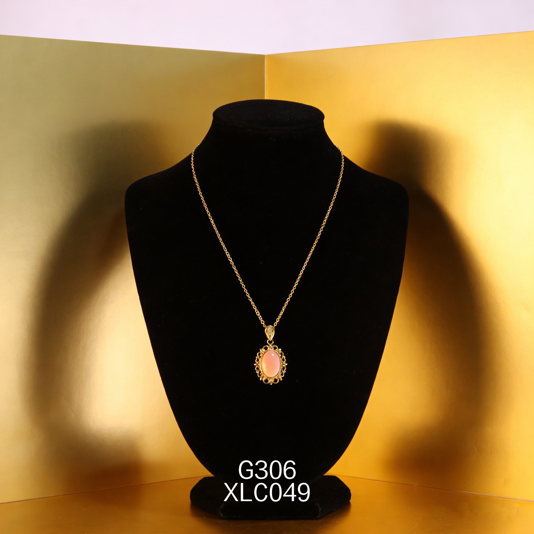 电镀黄金 8 x 11mm 女皇贝项链