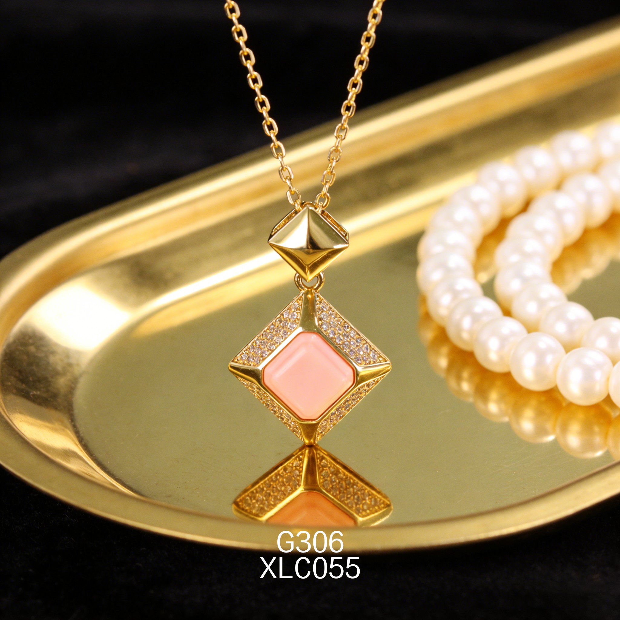 电镀黄金 10 x 10mm 镶锆石方形项链