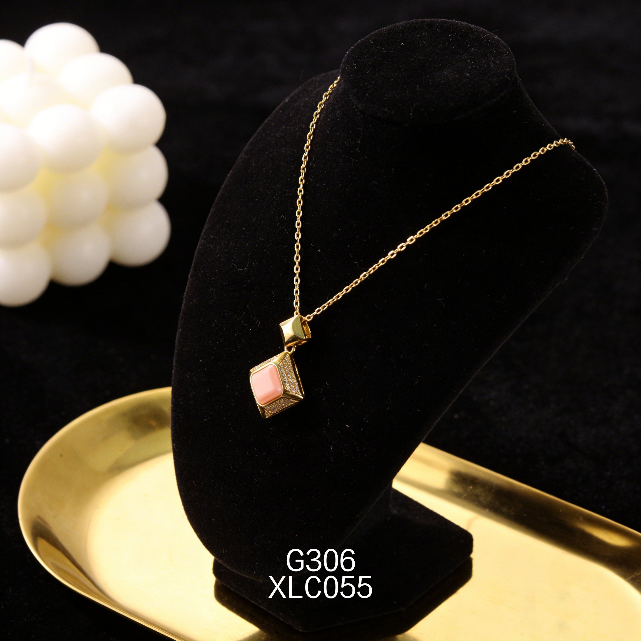 电镀黄金 10 x 10mm 镶锆石方形项链