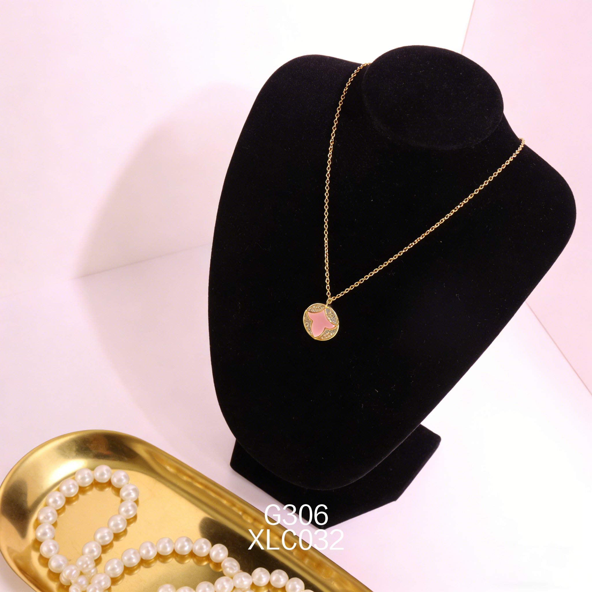 Collana placcata oro con Abalone e Tre Petali in Zirconia