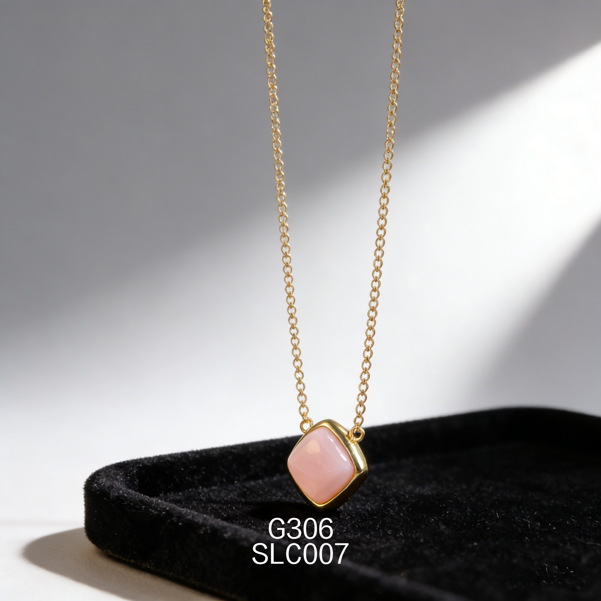 電鍍黃金 10 x 10mm 正方女皇貝手鏈