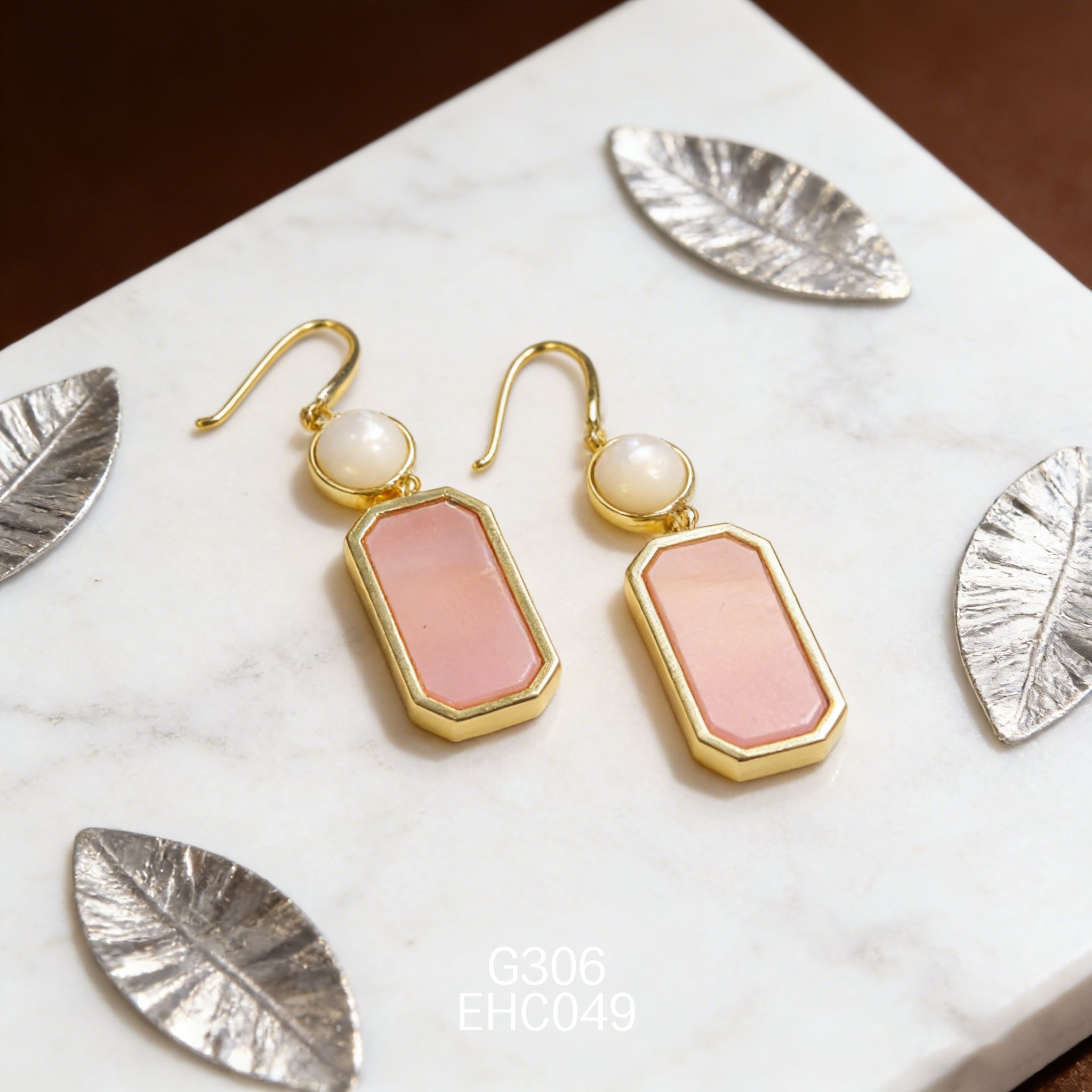 电镀黄金8ｍ白贝 + 10 x 21mm 女皇贝耳环