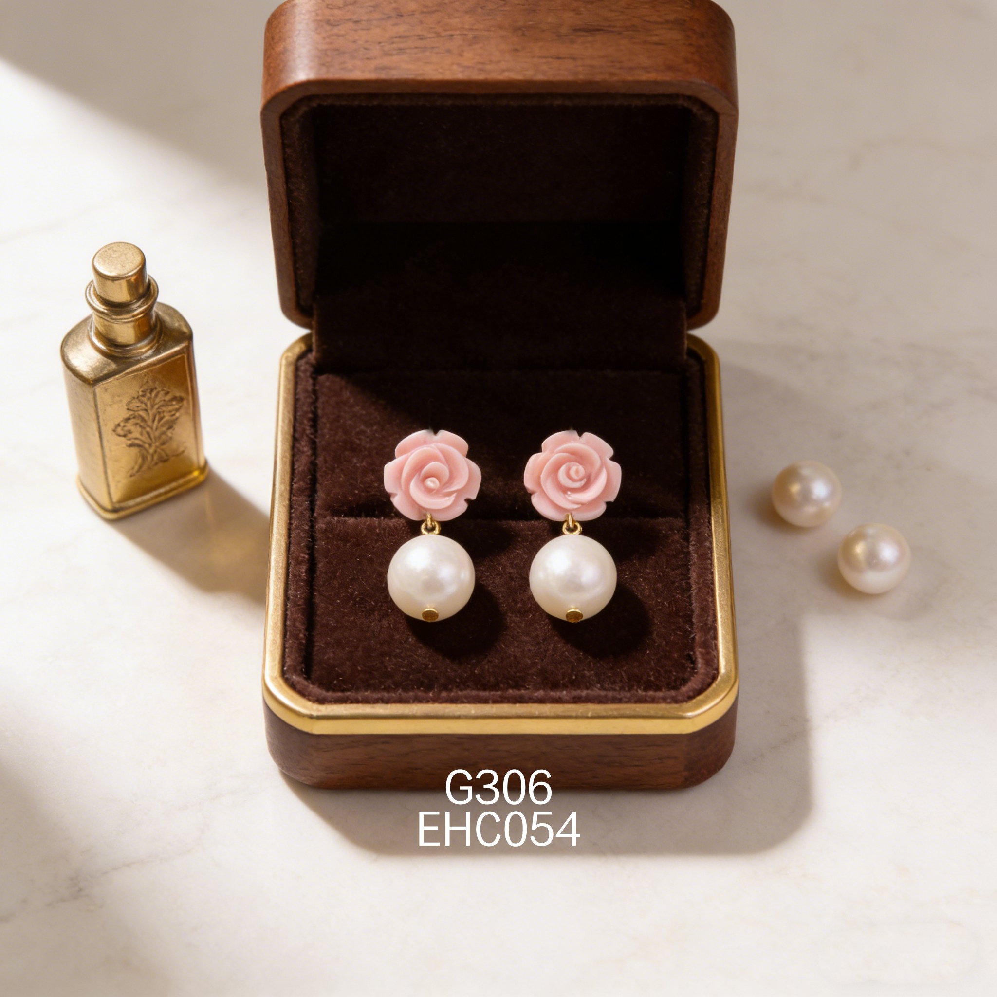 电镀黄金珍珠女皇贝玫瑰花耳环