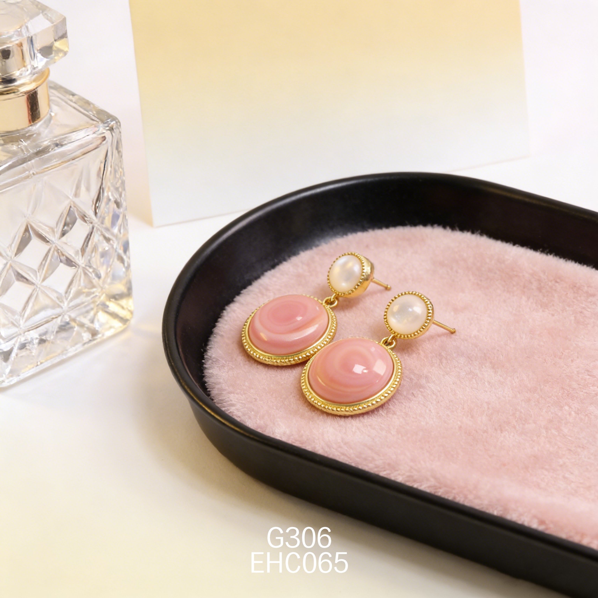 電鍍黃金白貝女皇貝耳環