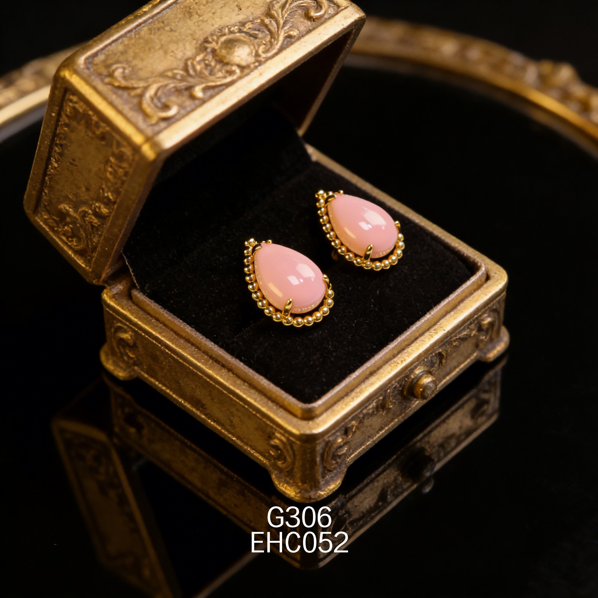 電鍍黃金女皇貝耳環