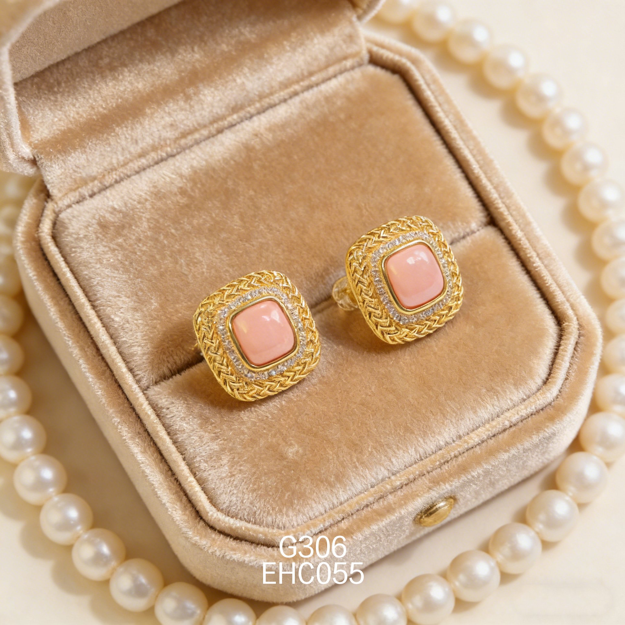 电镀黄金正方锆石网纹女皇贝耳环