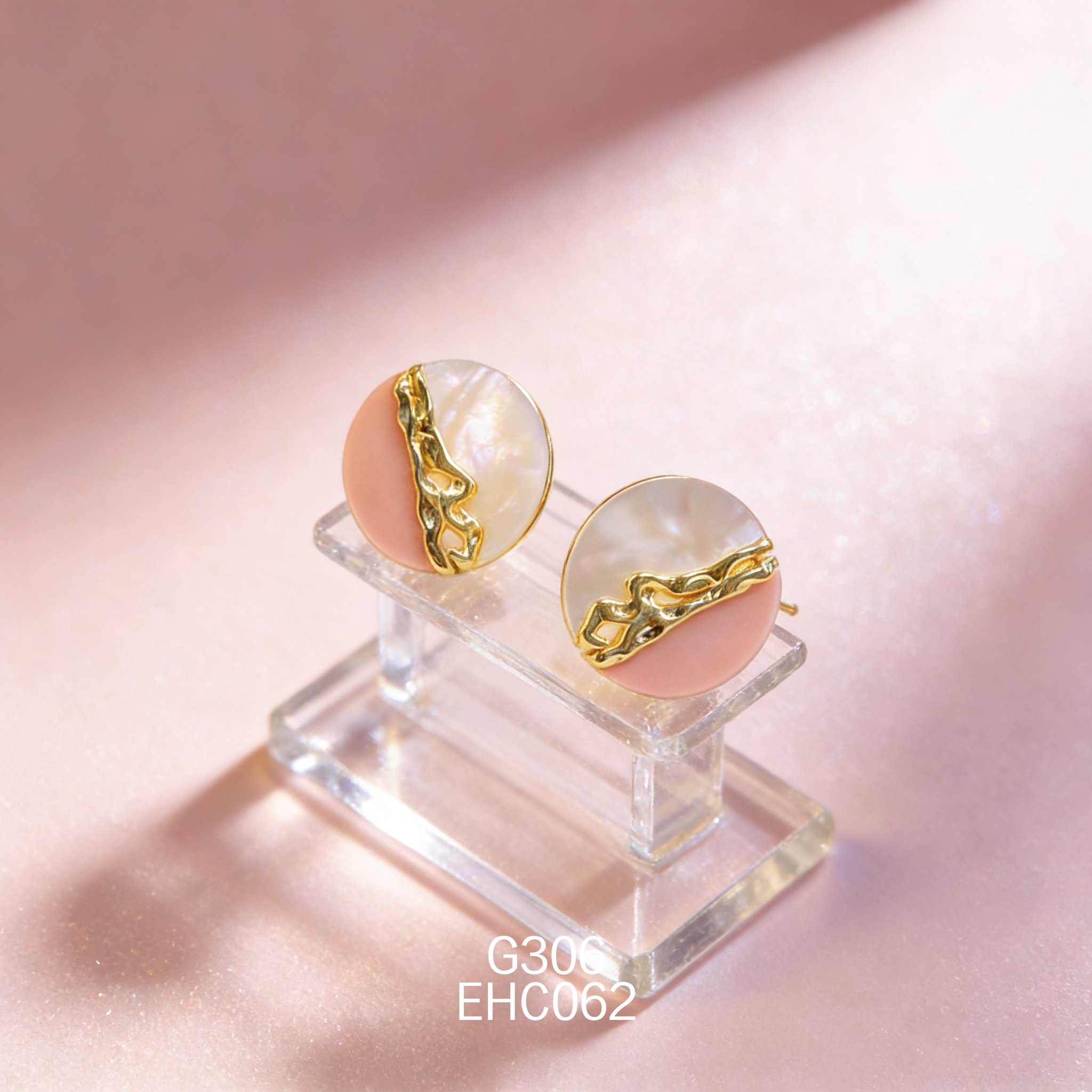 電鍍黃金白貝女皇貝耳環