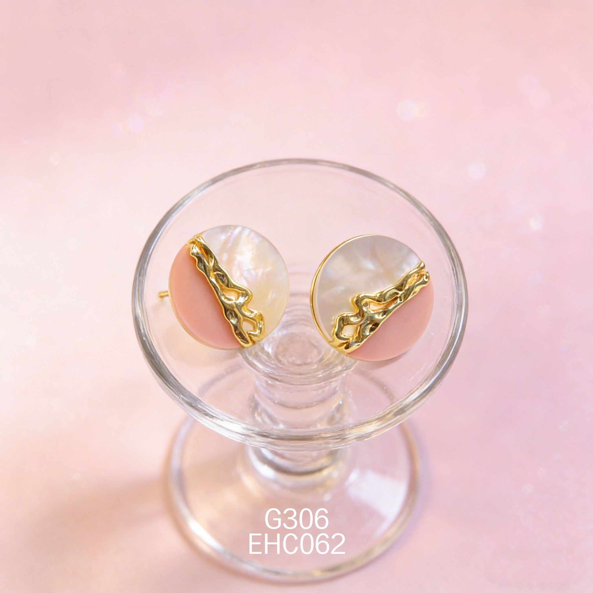 電鍍黃金白貝女皇貝耳環