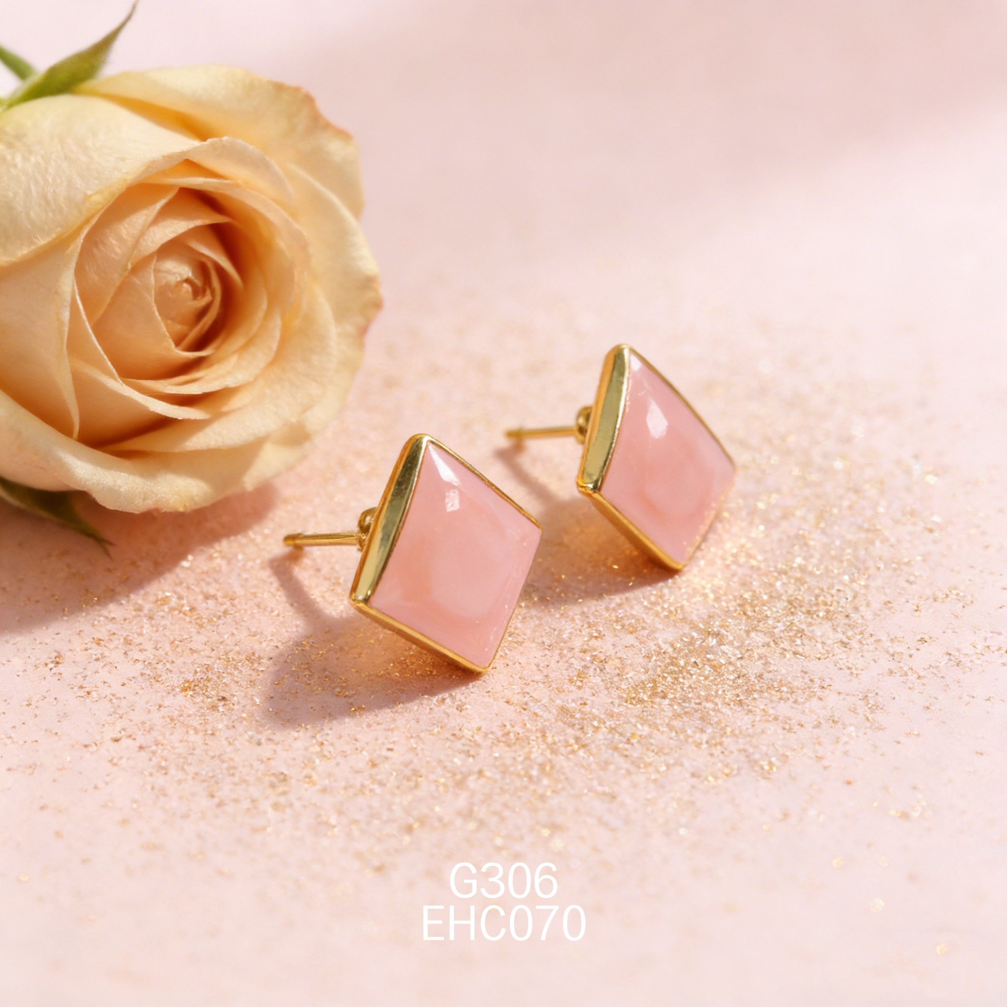 電鍍黃金女皇貝耳環