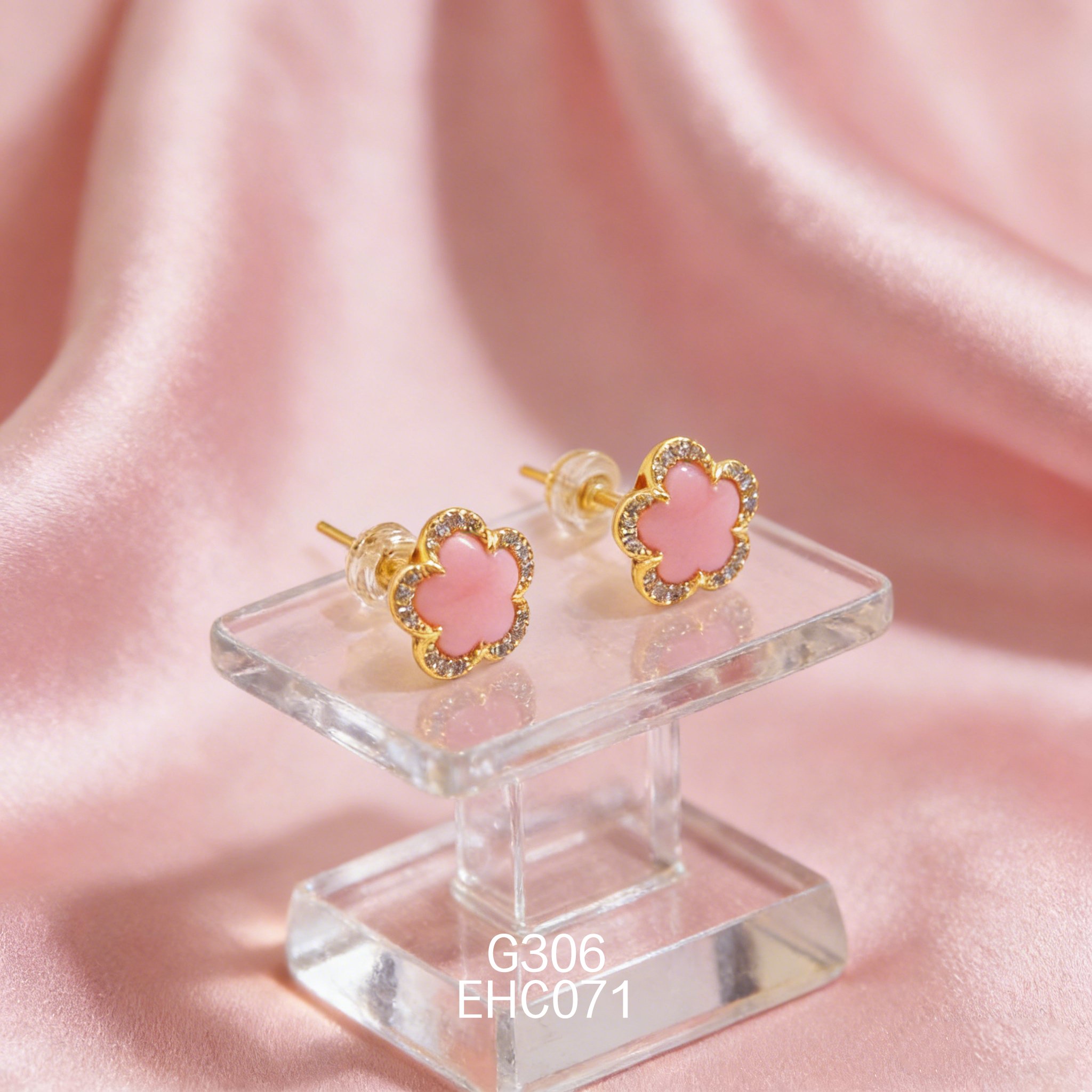 电镀黄金女皇贝耳环